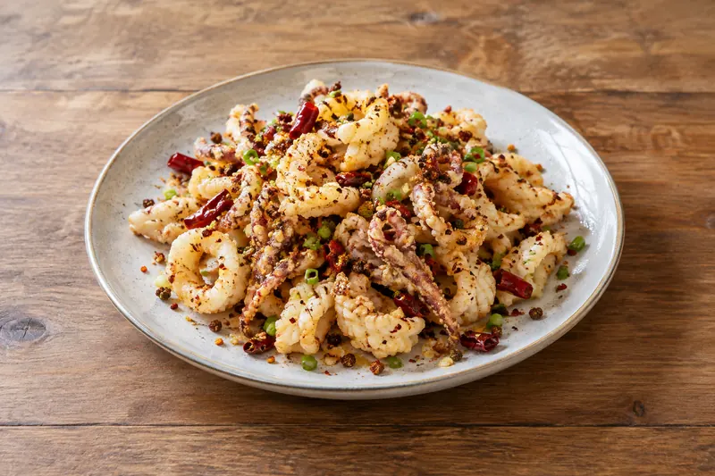 Crisp golden fried squid pieces tossed with sliced red chilli, spring onion and garlic